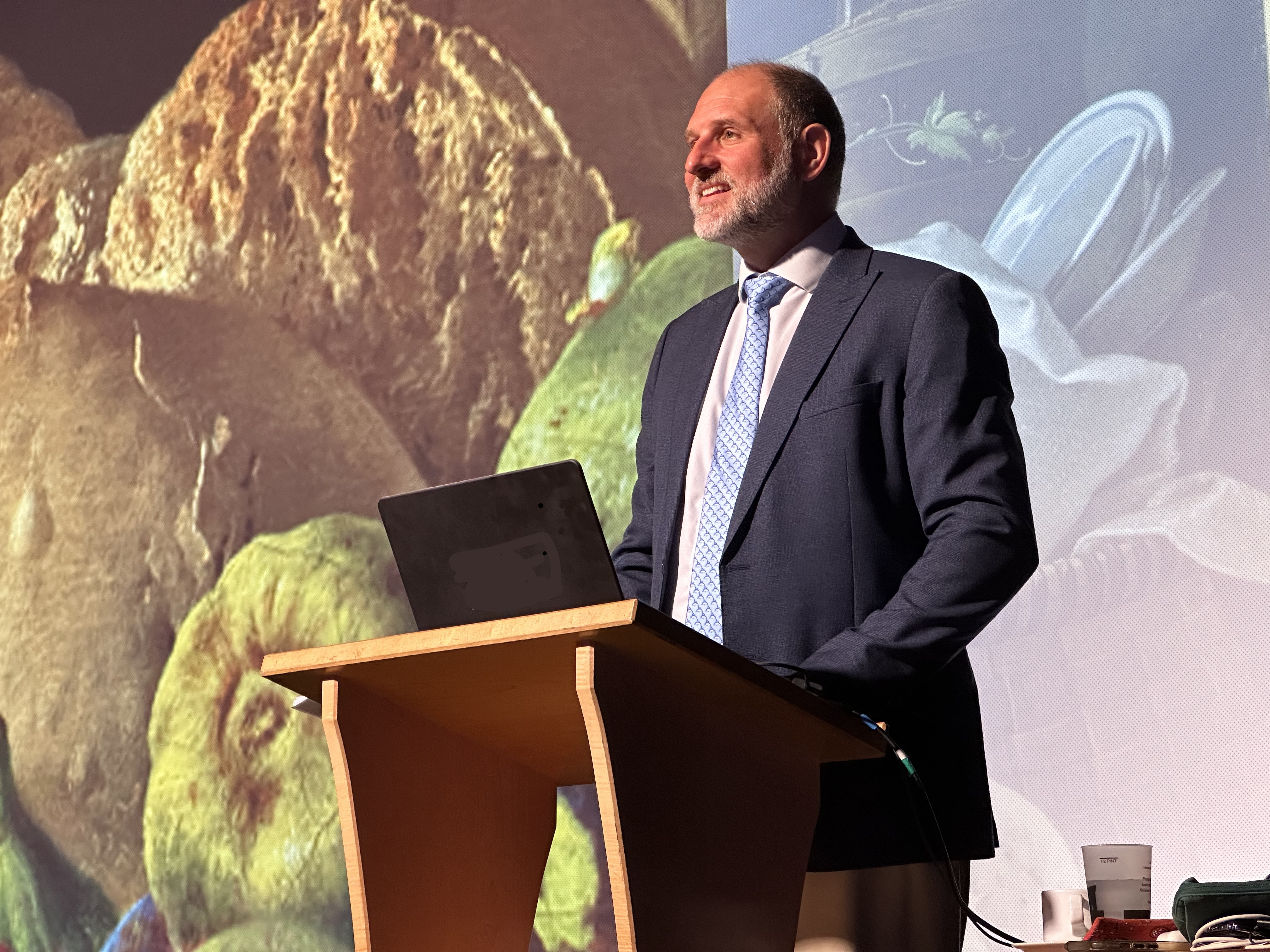 Dan Evans delivering an art history lecture